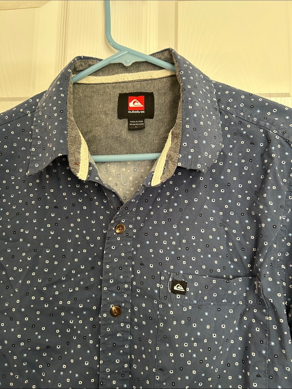 Men’s Short Sleeve Button down - Picture 2 of 4